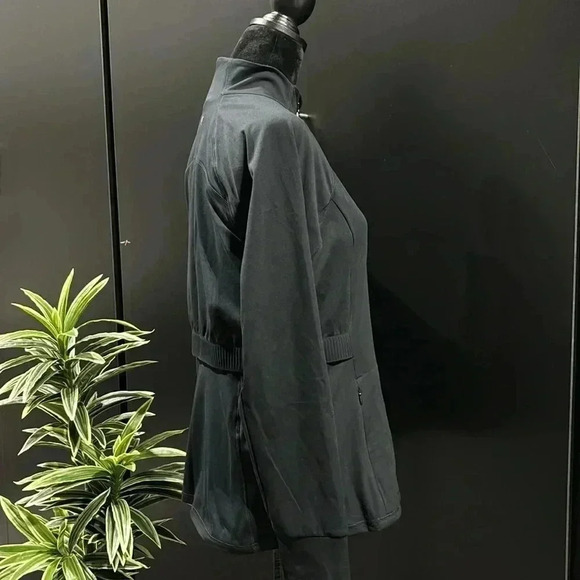 Fabletics Jacket,Hip pockets,thumb holes,hidden mesh back w/media pocket - Picture 5 of 15